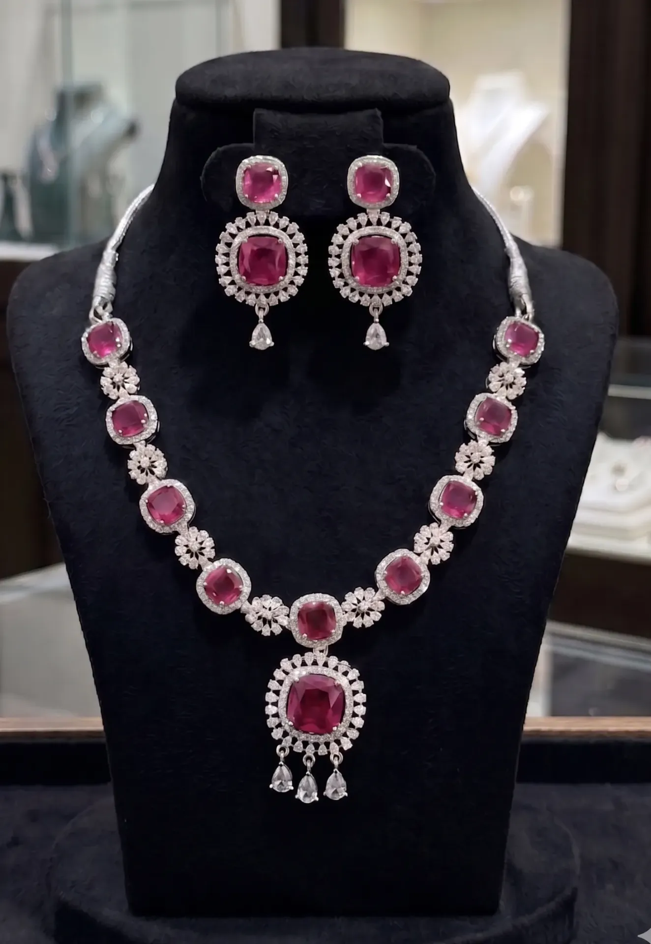 Regal Radiance Necklace Set (Red)