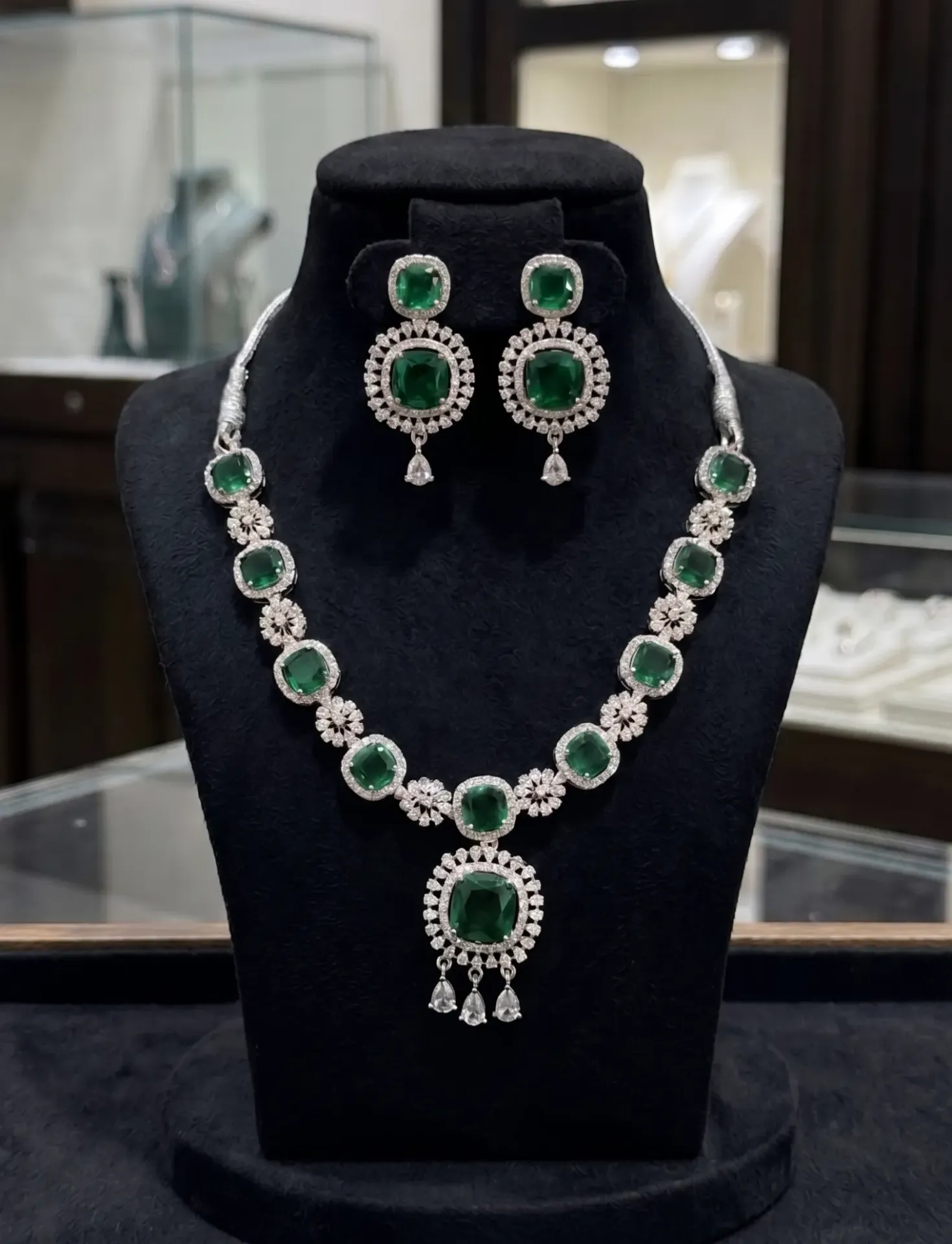 Regal Radiance Necklace Set
