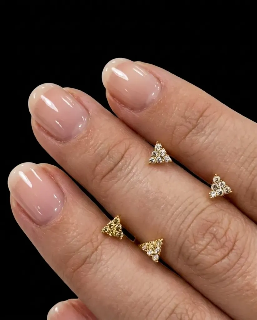 6-Stone Triangle AD Stud Earrings