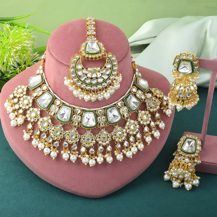 Luxurious White Color Kundan Necklace