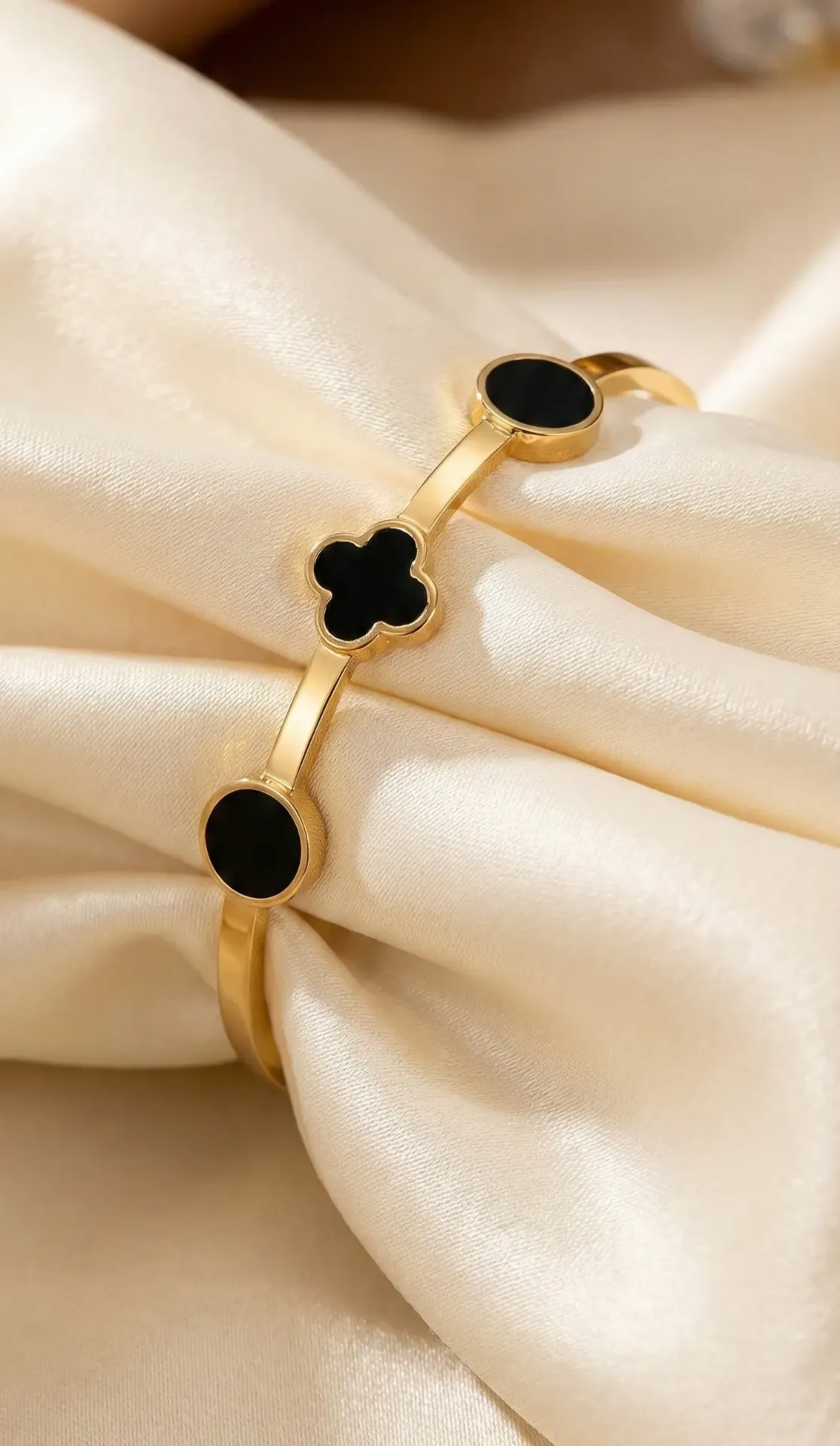 Clover-Themed Anti-Tarnish Gold Bangle Bracelet